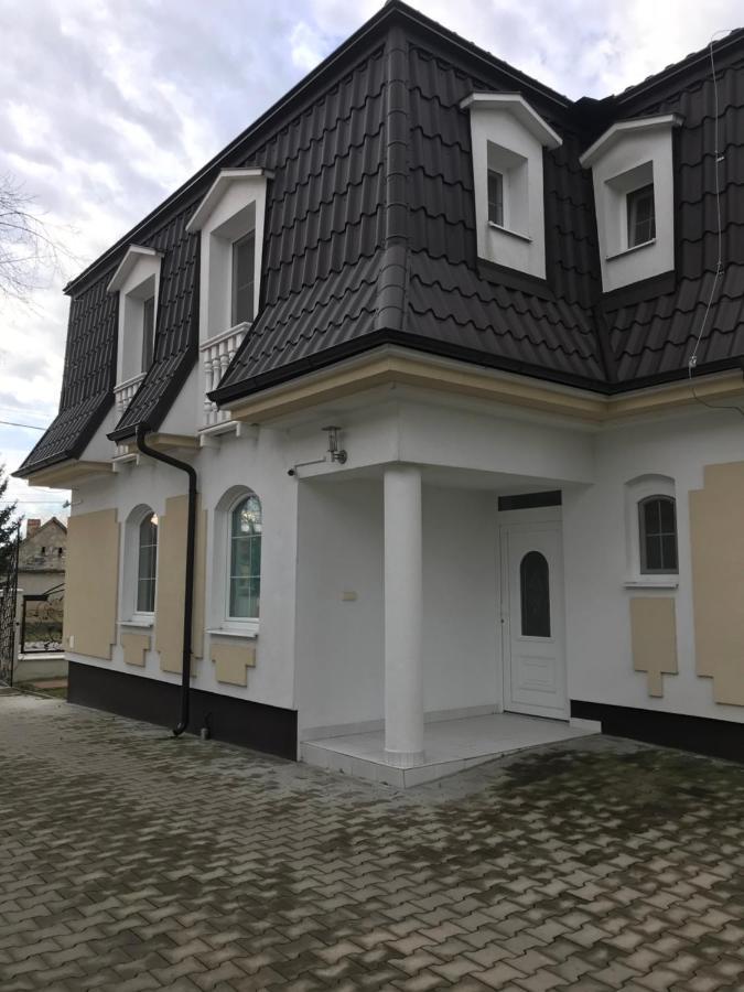 Penzion Aniko Diakovce-Sala Exterior foto